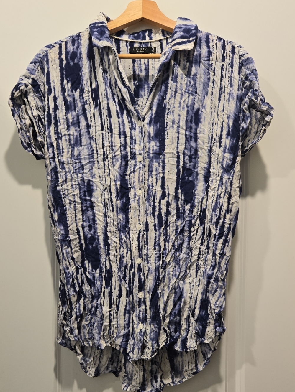Max Jeans Blue and White Vertical Tie-Dye Button-Down Shirt